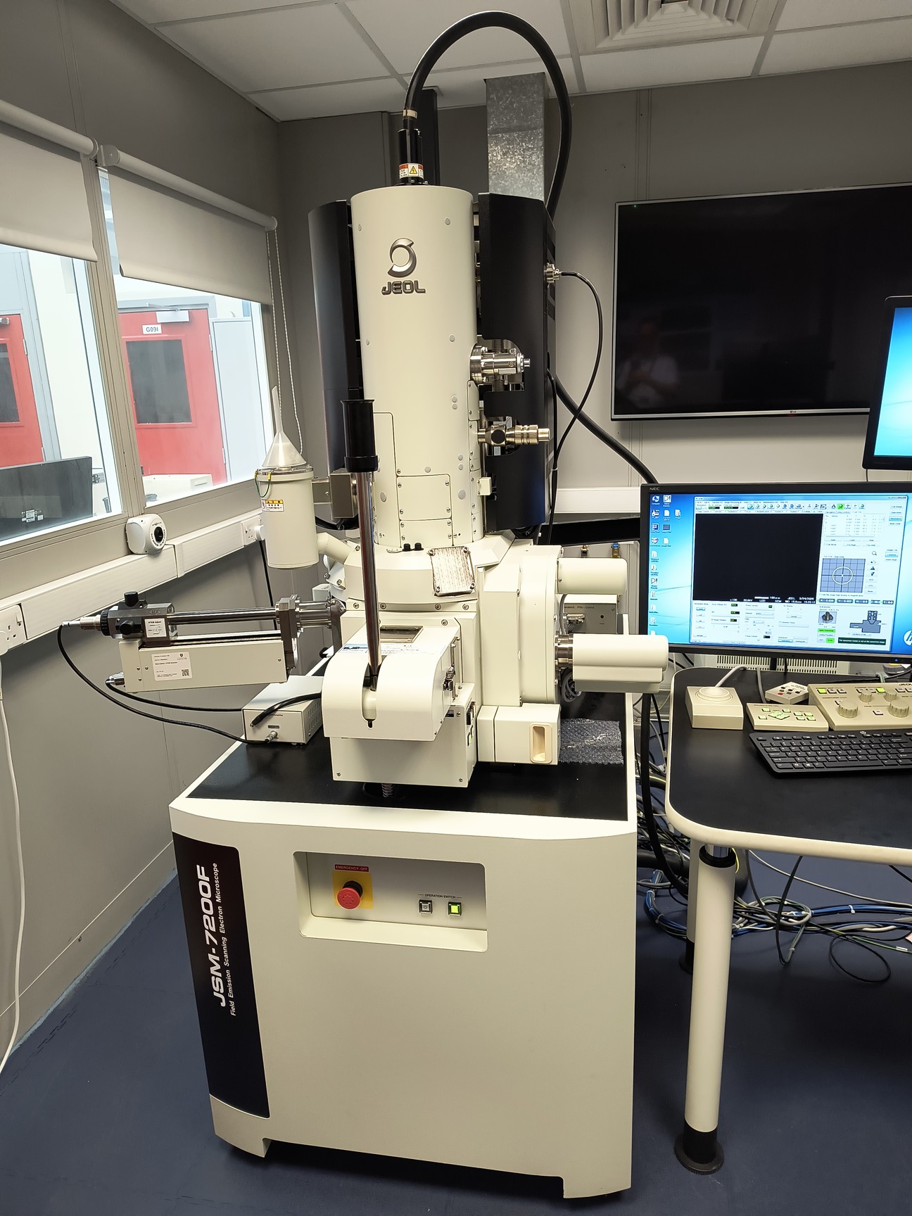 Image of JEOL JSM-7200F Field Emission Microscope FE-SEM AZtec EDX, EBSD & STEM Detector