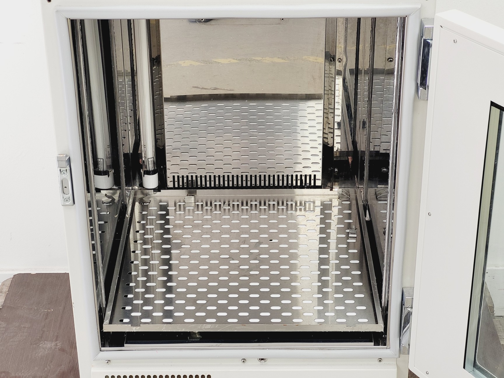 Image of New Brunswick Scientific Innova 4200 Incubator Shaker