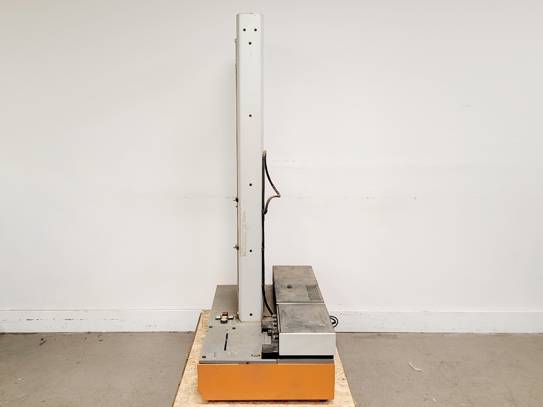 Image of Instron L140 Hardness Testing Machine