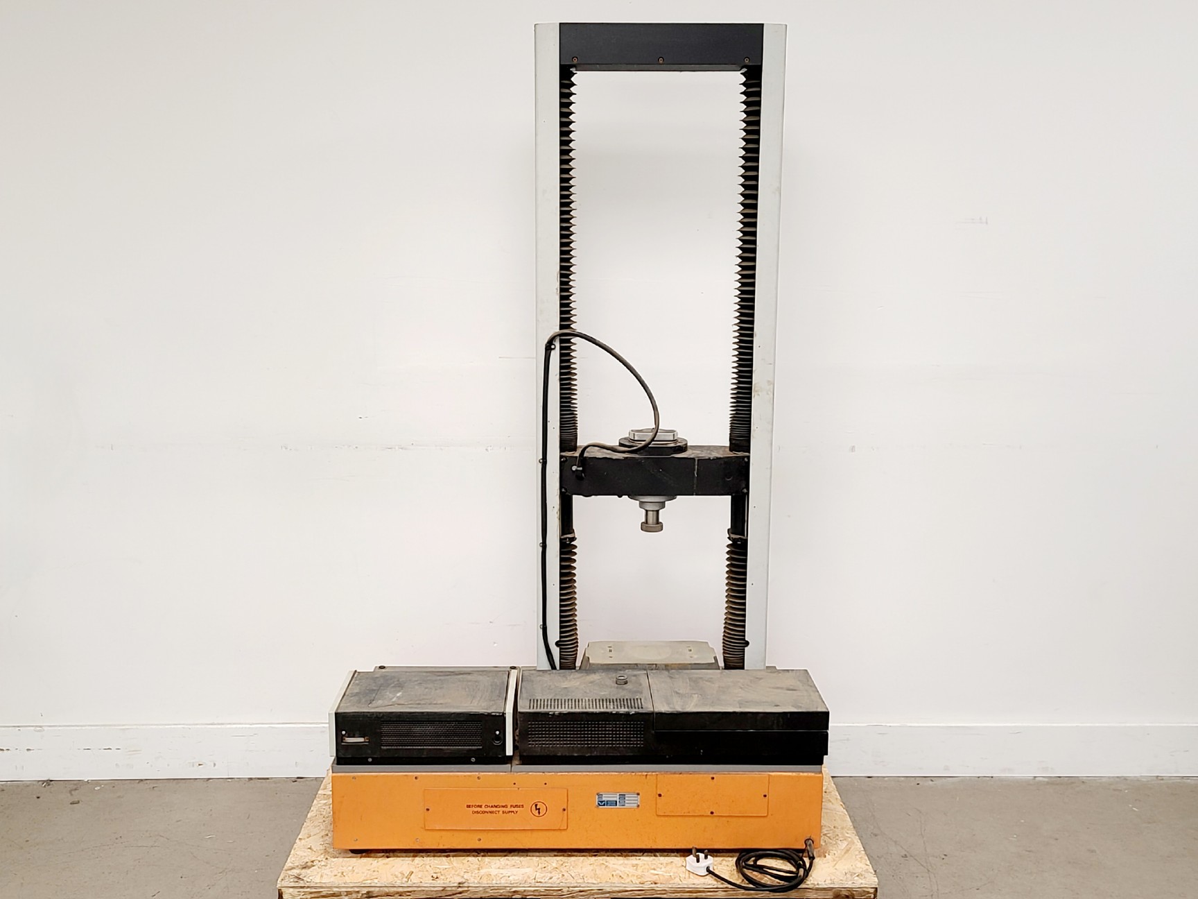 Image of Instron L140 Hardness Testing Machine