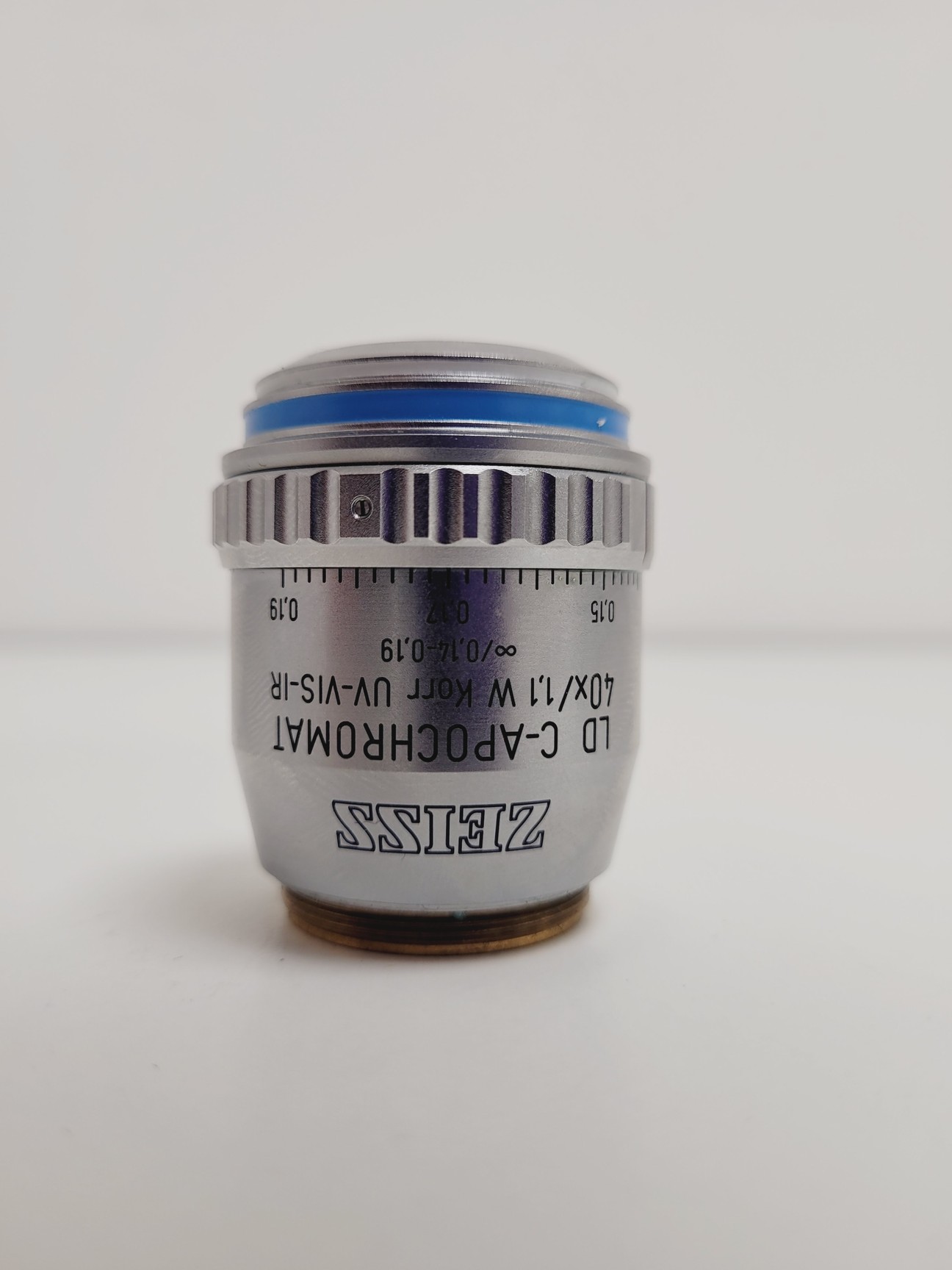 Image of Zeiss LD C-APOCHROMAT 40x/1,1 W Korr UV-VIS-IR ∞/0,14-0,19 421867-9970 Objective