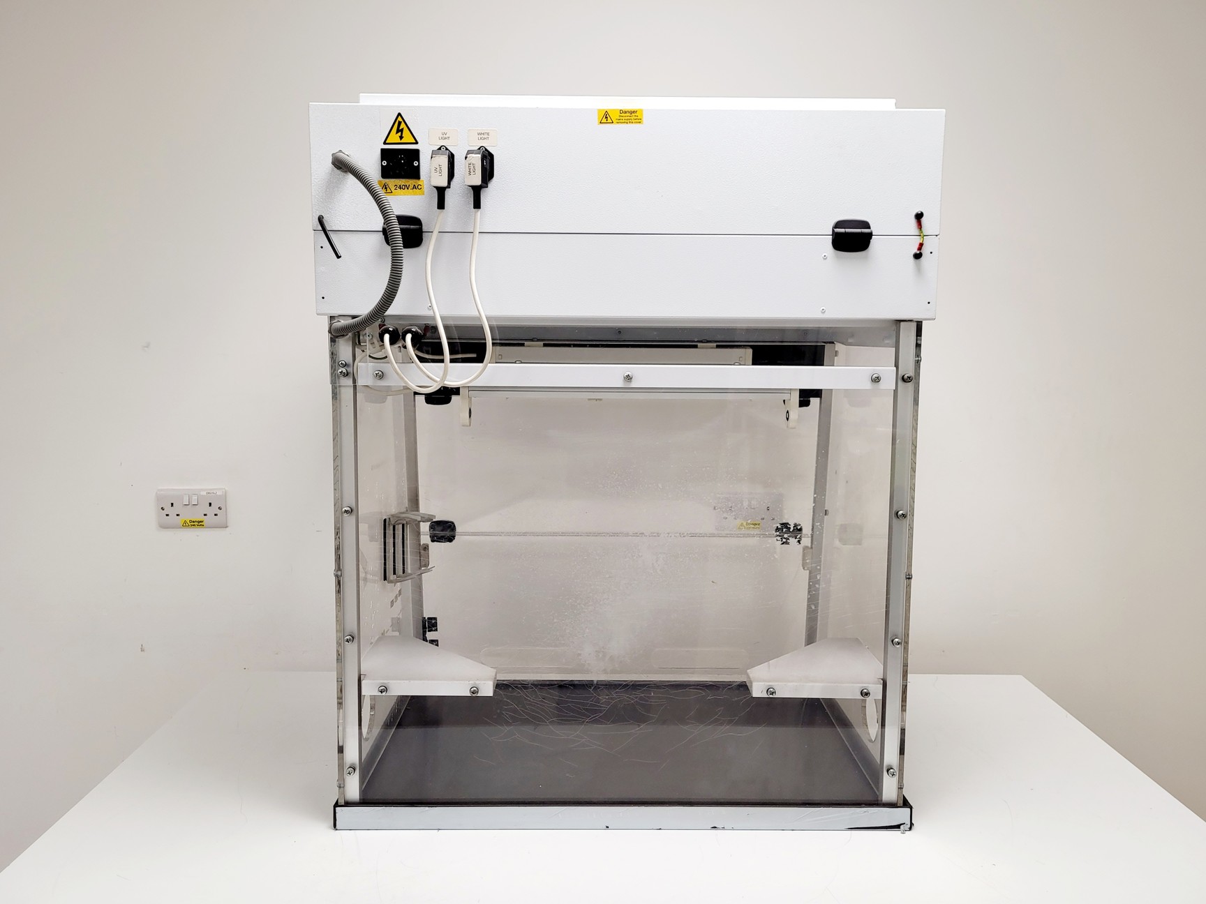 Image of Bigneat PCR Workstation (UV/HP) Lab