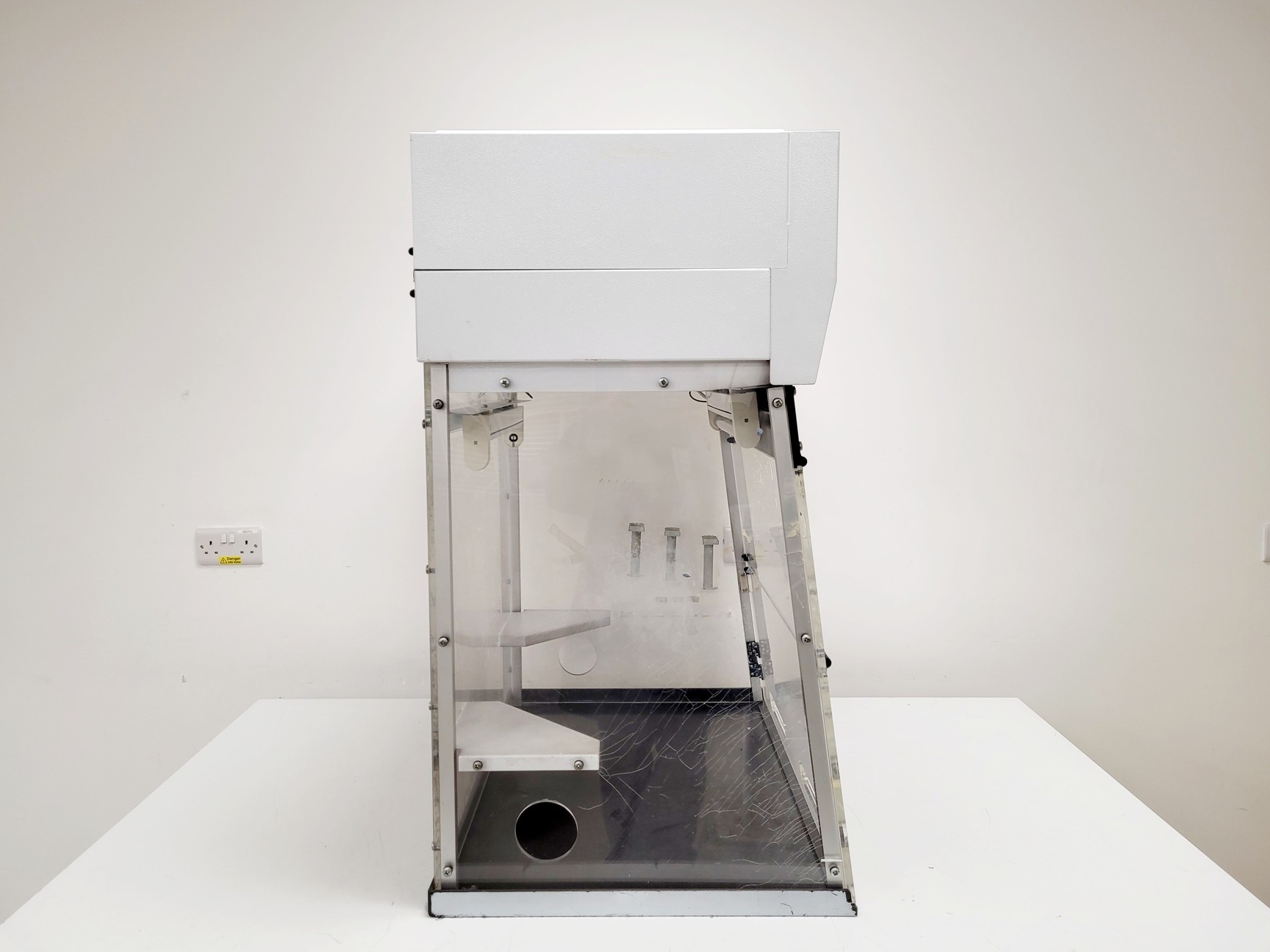 Image of Bigneat PCR Workstation (UV/HP) Lab