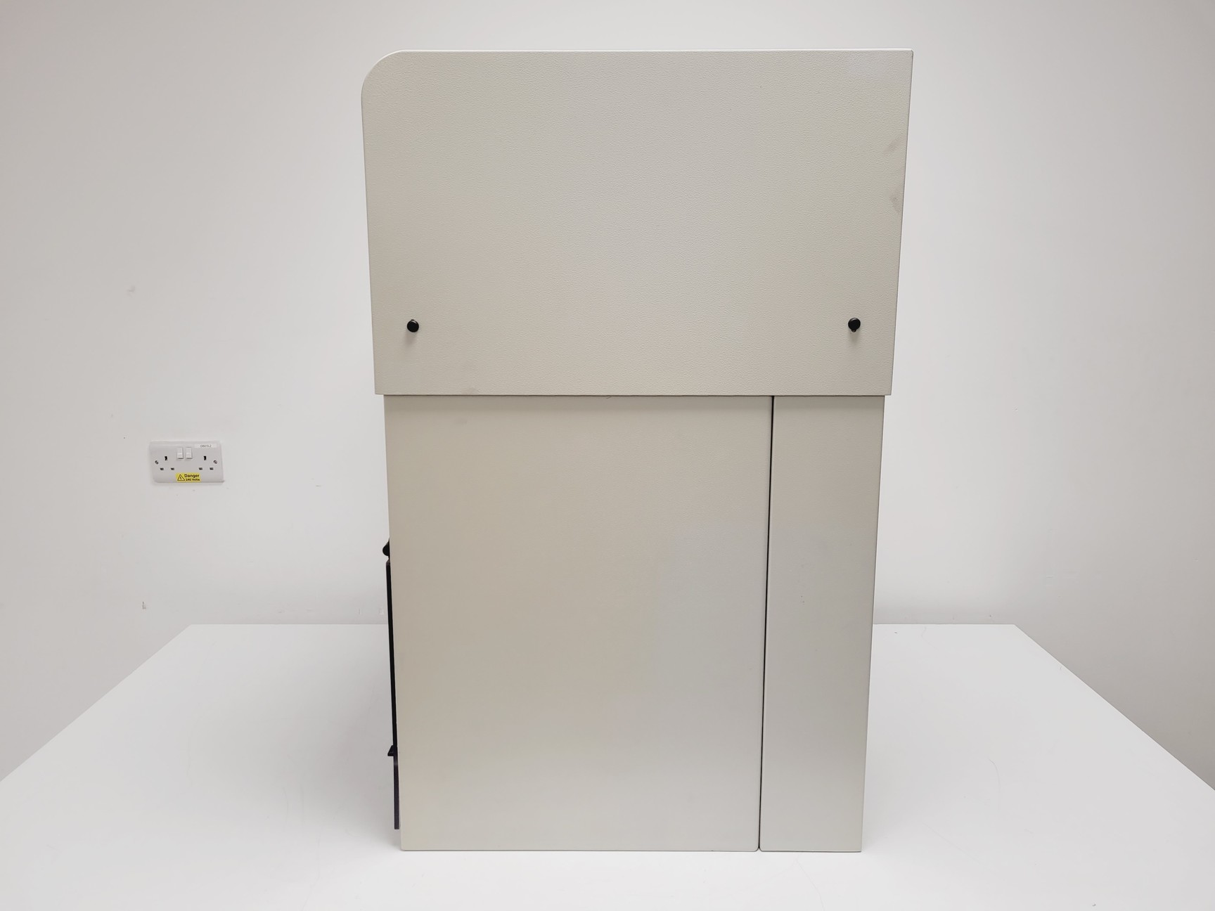 Image of Aztec Microflow Omni PCR Workstation Lab