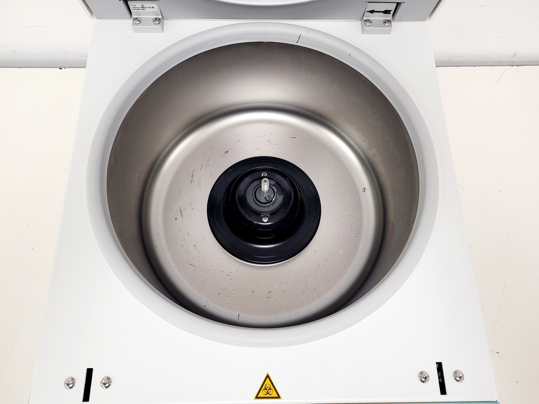 Image of Hettich Zentrifugen Universal 320 Benchtop Centrifuge