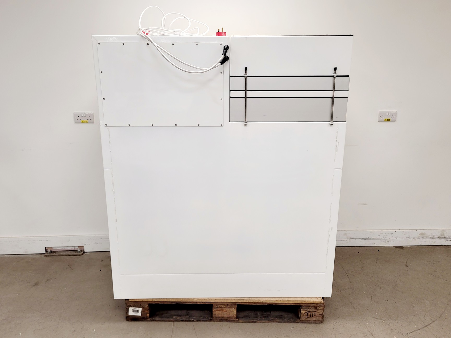 Image of Walker WALKCLII Class II Microbiological Safety Cabinet Lab