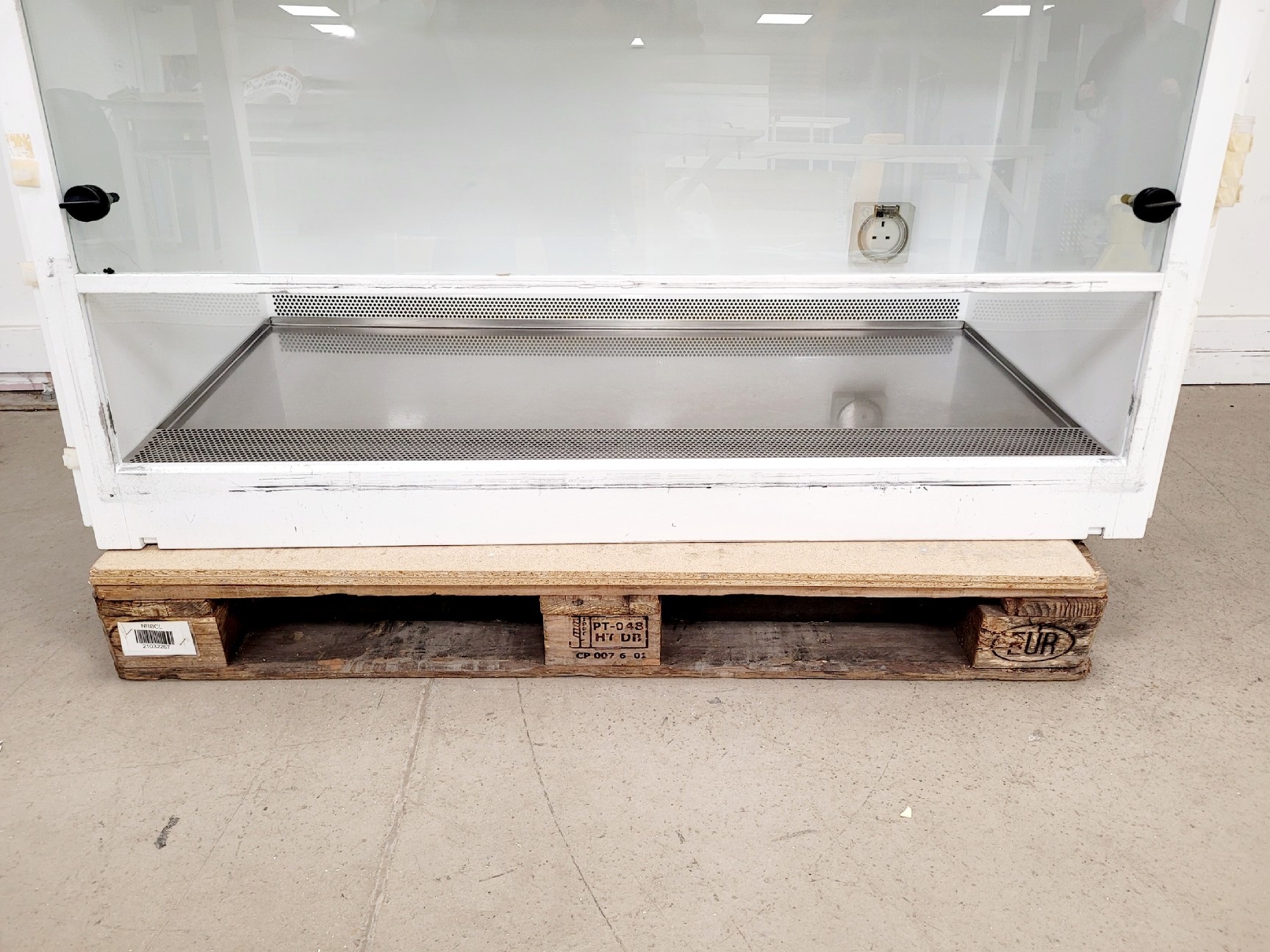 Image of Walker WALKCLII Class II Microbiological Safety Cabinet Lab