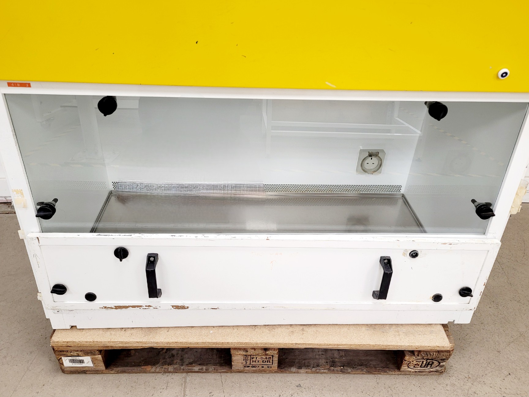 Image of Walker WALKCLII Class II Microbiological Safety Cabinet Lab