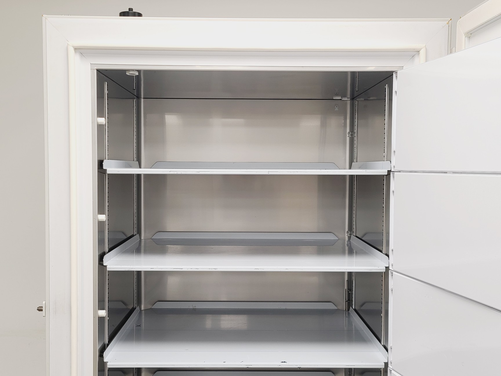 Image of New Brunswick Scientific U570 -86G Ultra Low Temp Freezer Lab