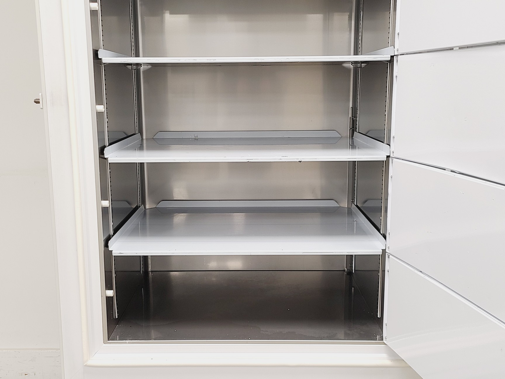 Image of New Brunswick Scientific U570 -86G Ultra Low Temp Freezer Lab