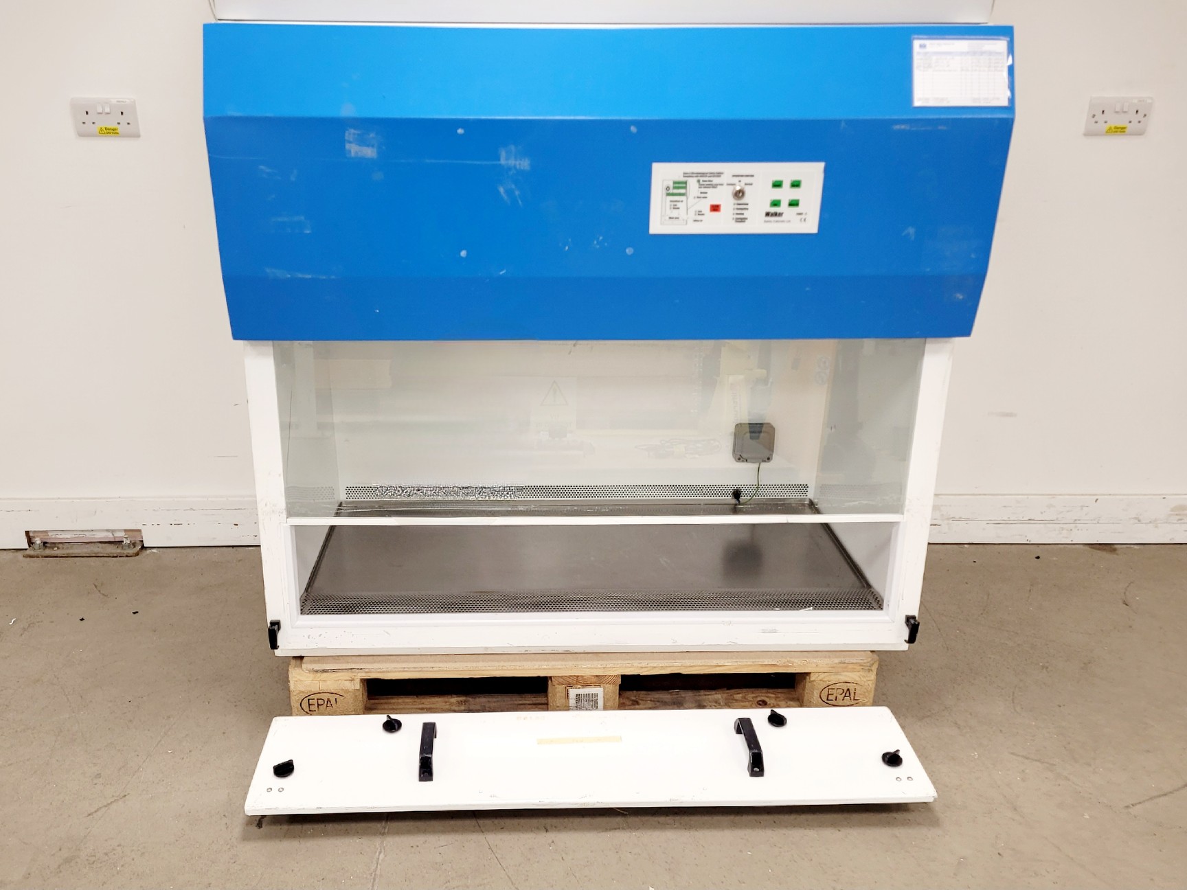 Image of Walker Generation 3 Class II Safety Cabinet 1290mm w/ Stand Lab