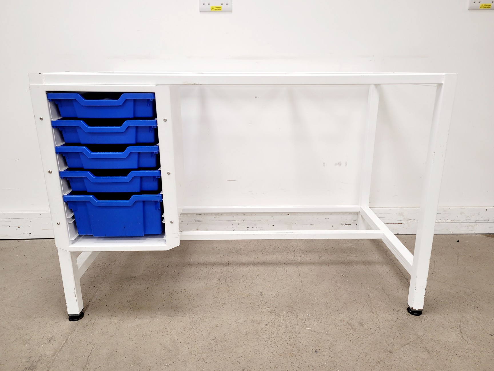 Image of Walker Generation 3 Class II Safety Cabinet 1290mm w/ Stand Lab