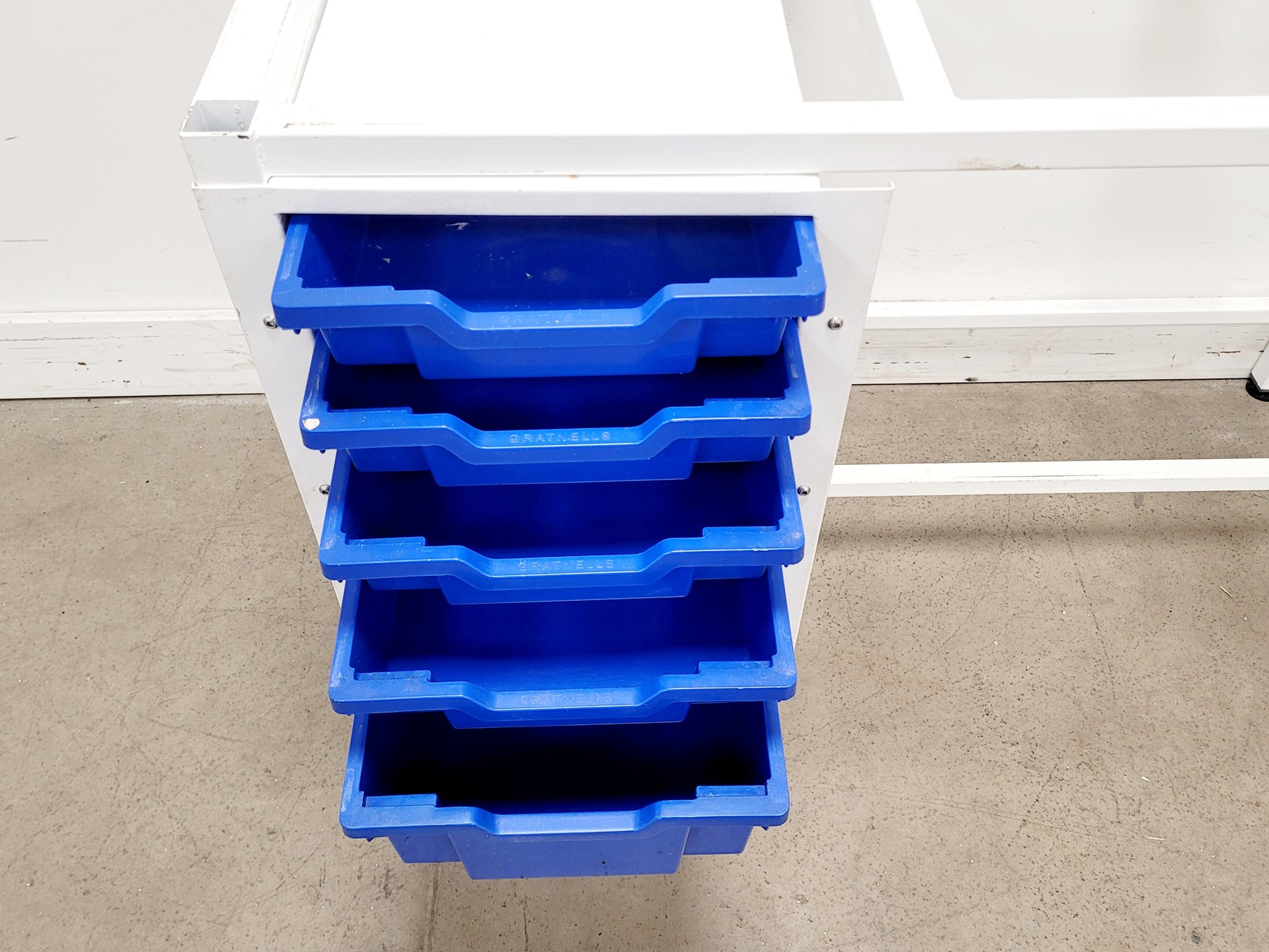 Image of Walker Generation 3 Class II Safety Cabinet 1290mm w/ Stand Lab