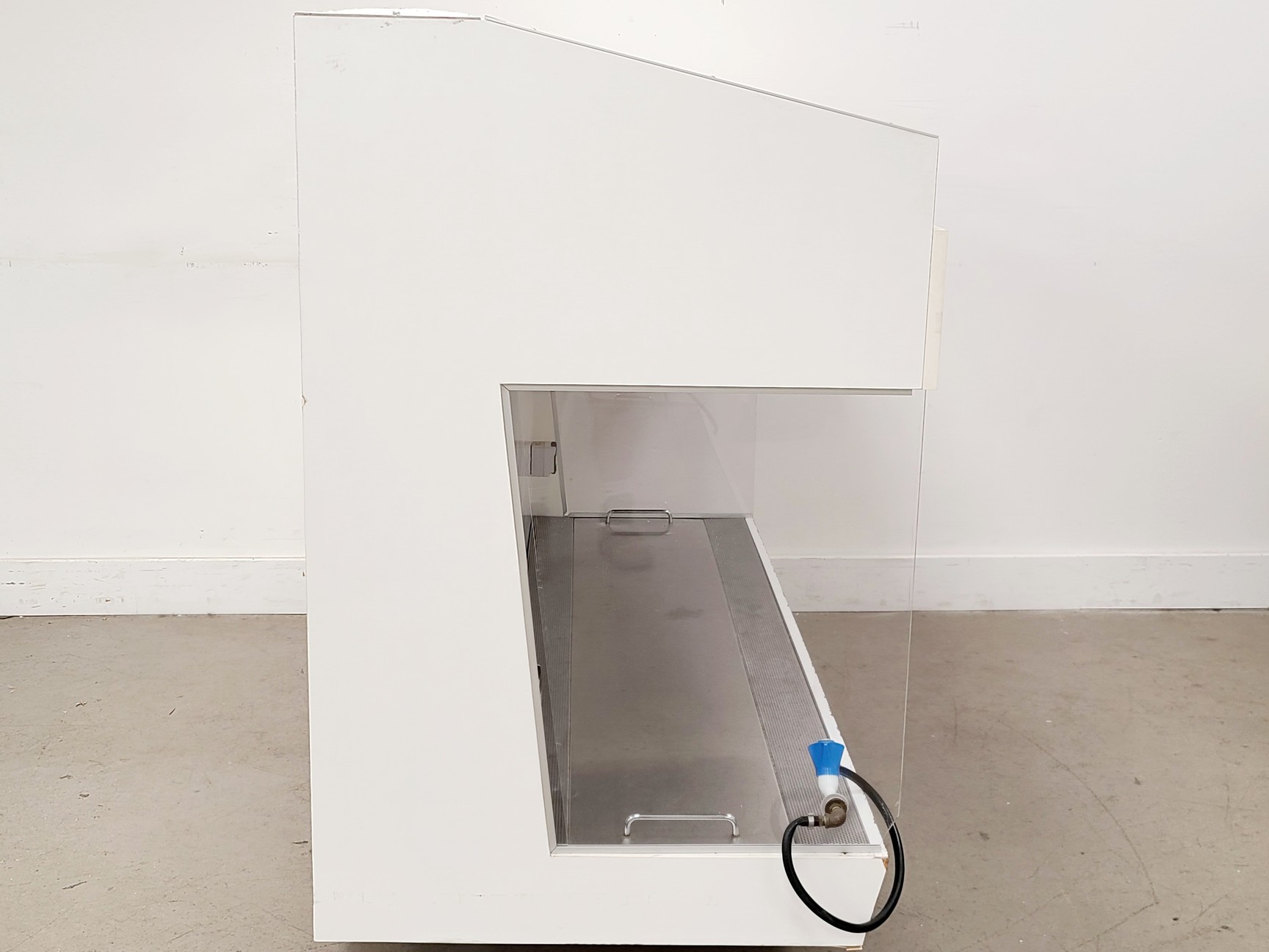 Image of Microflow Laminar Flow Workstation Model VLF 20136 Lab