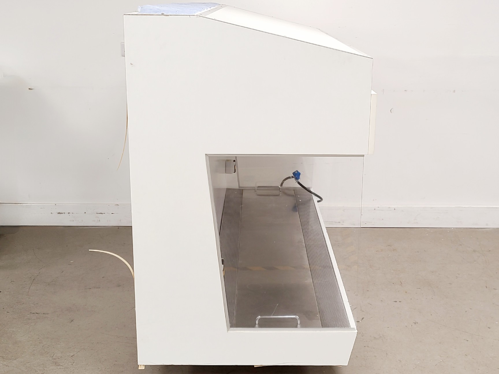Image of Microflow Laminar Flow Workstation Model VLF 20136 Lab