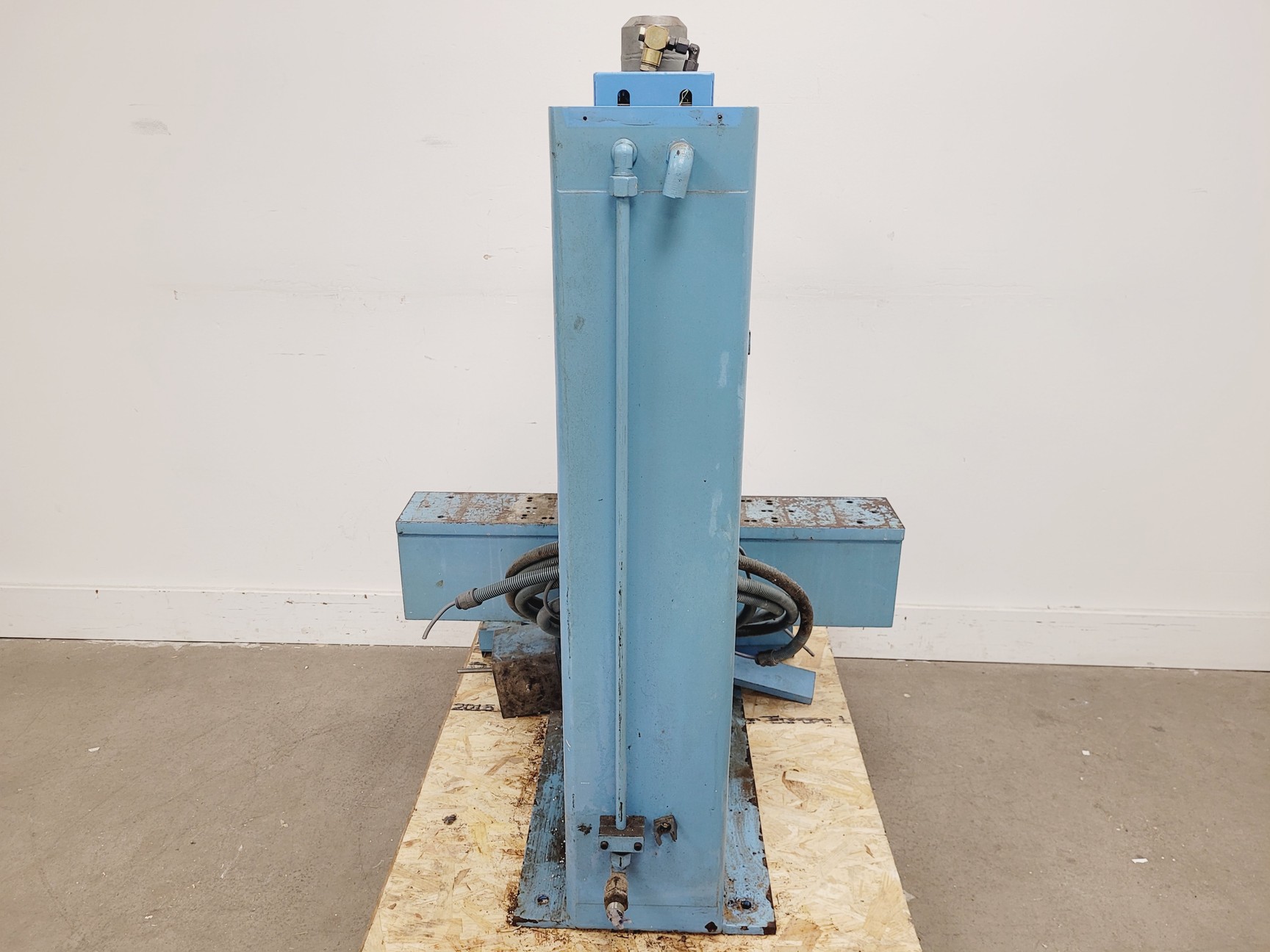 Image of Avery Denison 7225 Testing Machine 2000KN Spares/Repair