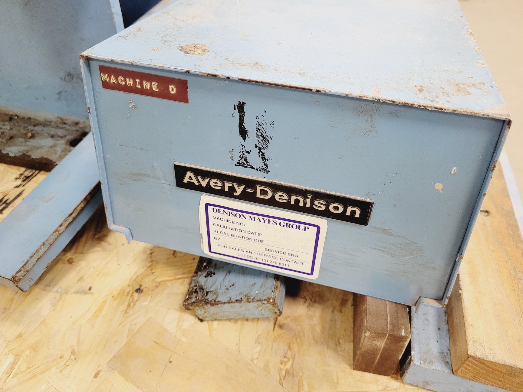 Image of Avery Denison 7225 Testing Machine 2000KN Spares/Repair