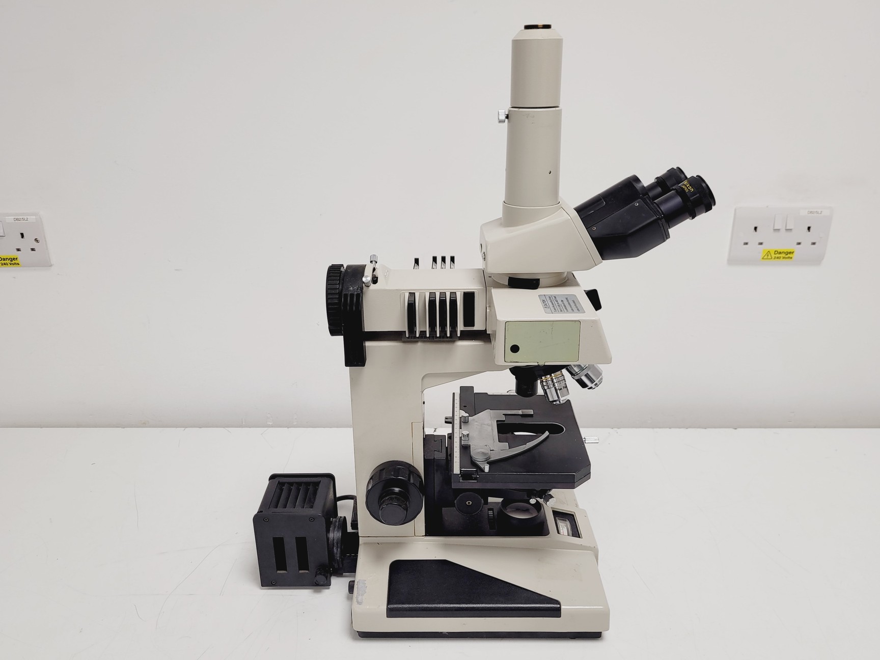 Image of Nikon EFD-3 Inverted Microscope w/ Zeiss Axiocam & 5 x Objectives 4/10/20/40 Flu