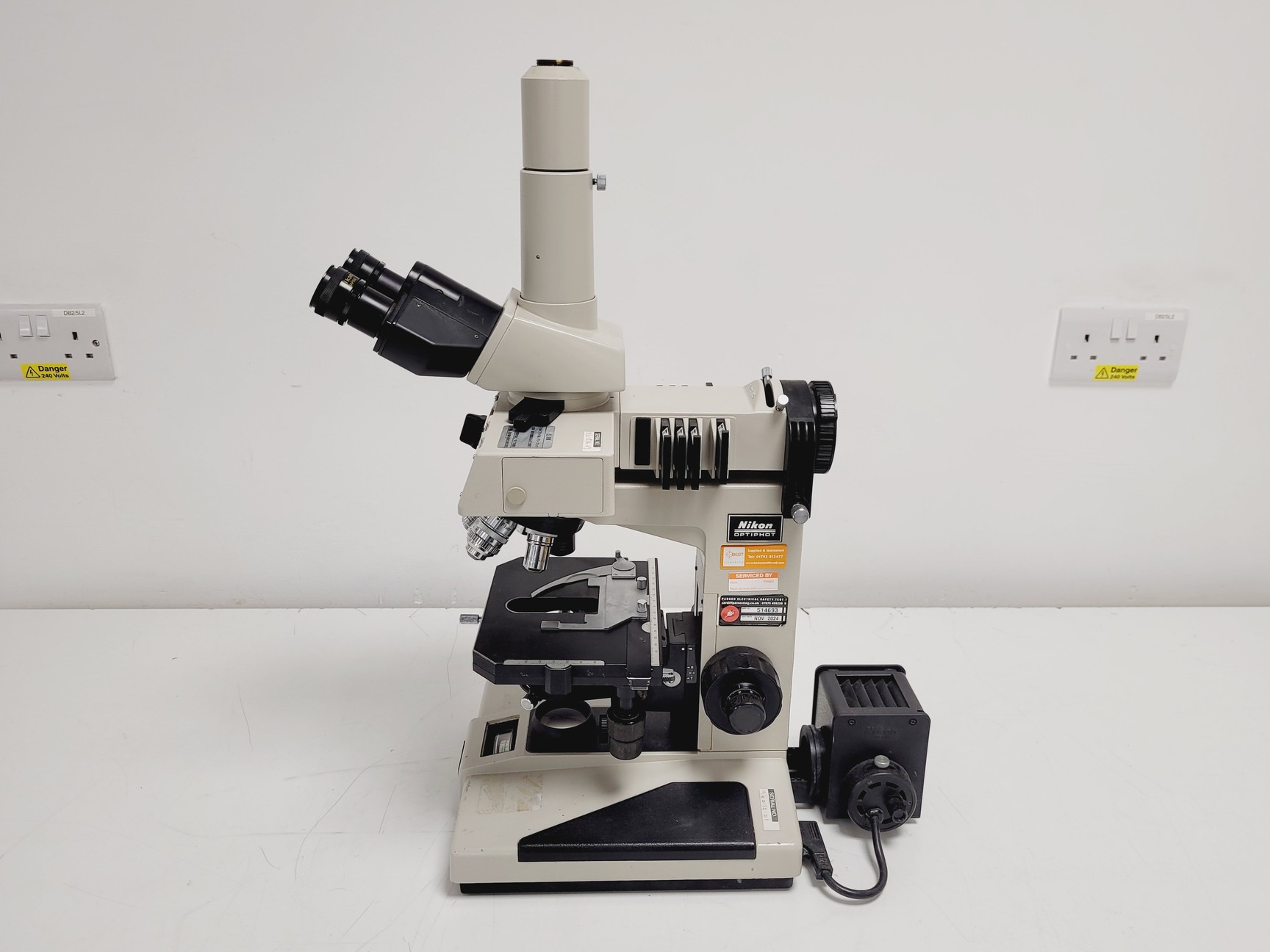 Image of Nikon EFD-3 Inverted Microscope w/ Zeiss Axiocam & 5 x Objectives 4/10/20/40 Flu
