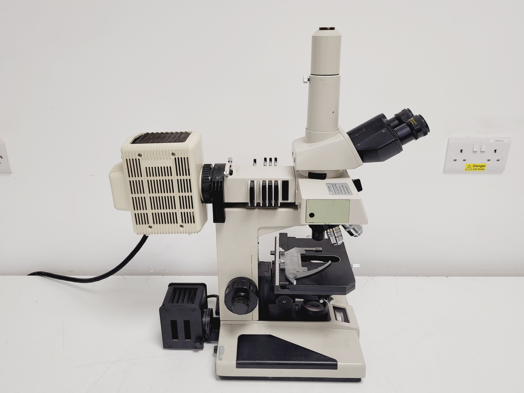 Image of Nikon EFD-3 Inverted Microscope w/ Zeiss Axiocam & 5 x Objectives 4/10/20/40 Flu