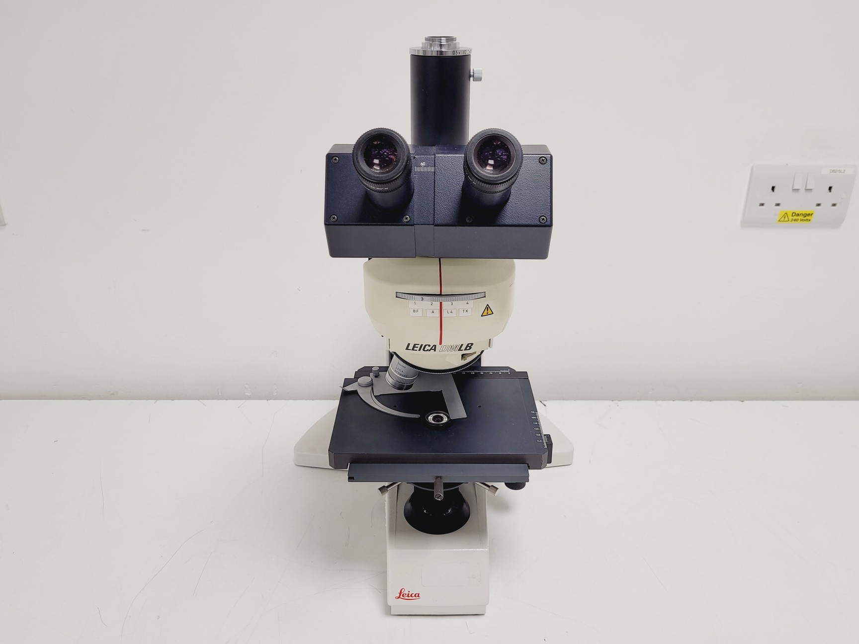 Image of Leica DMLB 020-519.500 Microscope w/ 20/40/100x Objectives Lab