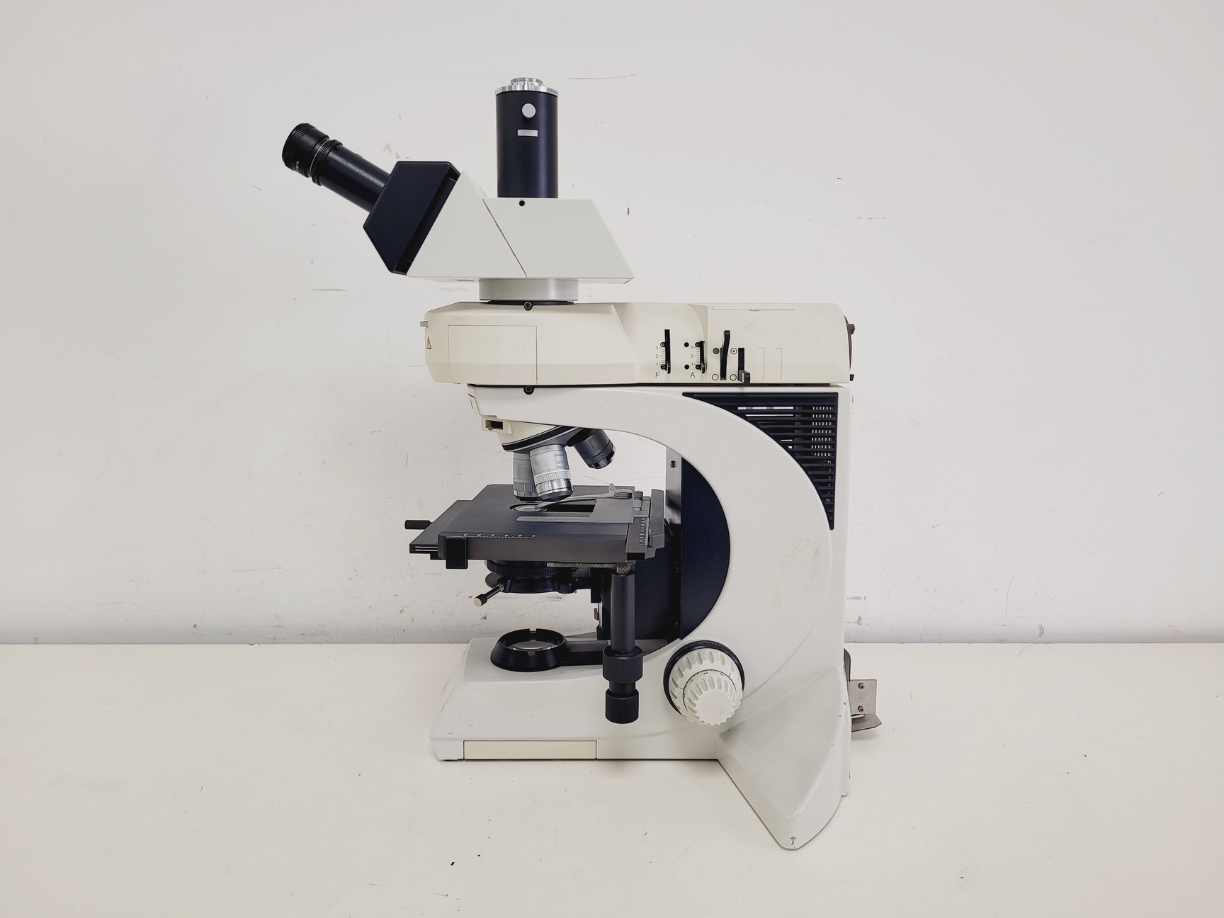 Image of Leica DMLB 020-519.500 Microscope w/ 20/40/100x Objectives Lab