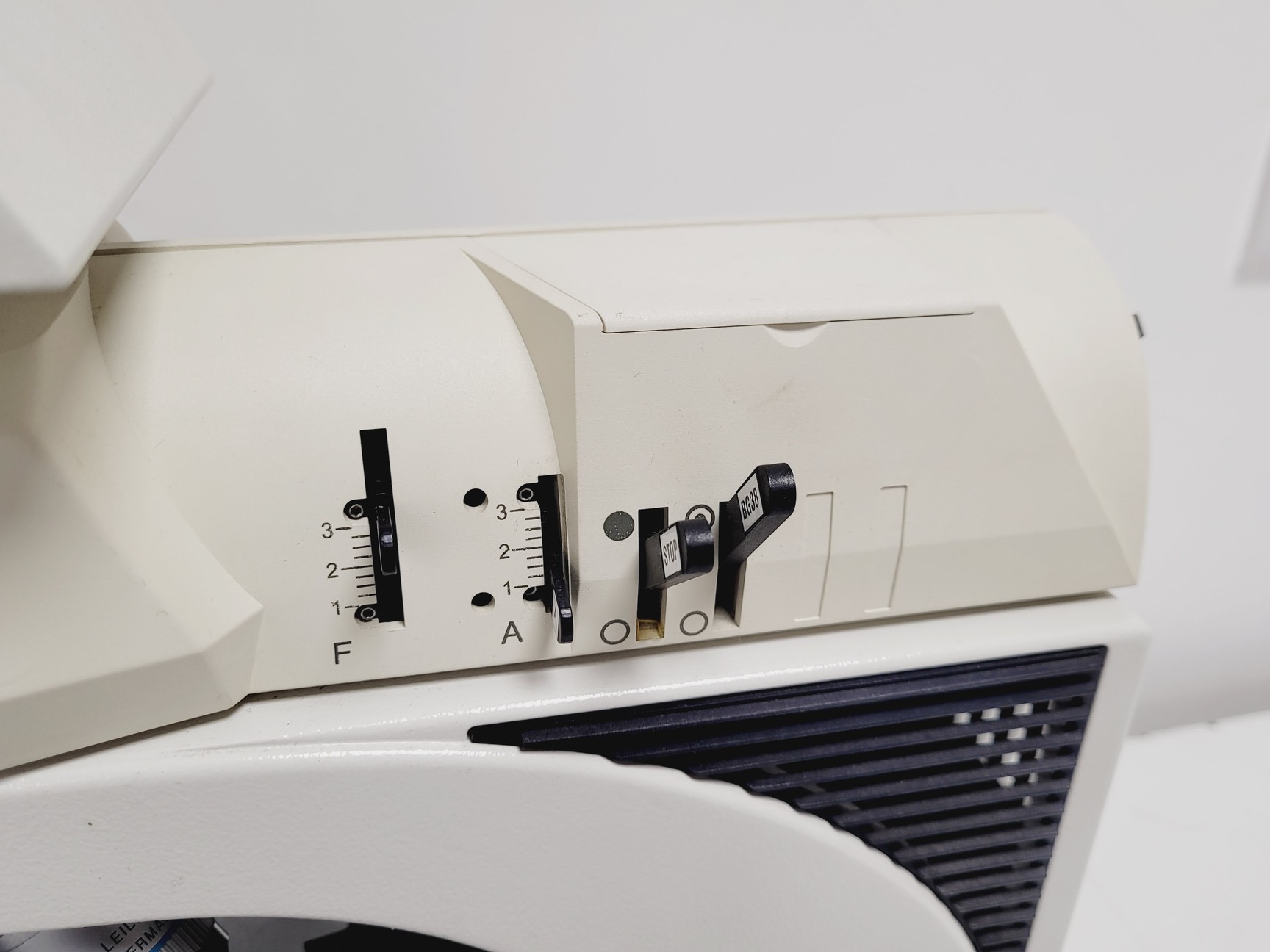 Image of Leica DMLB 020-519.500 Microscope w/ 20/40/100x Objectives Lab