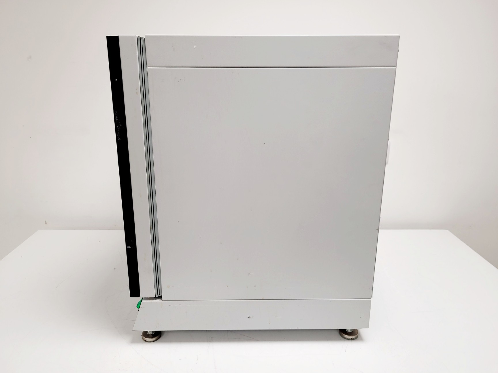 Image of LabNet Model 311DS Shaking Incubator Lab