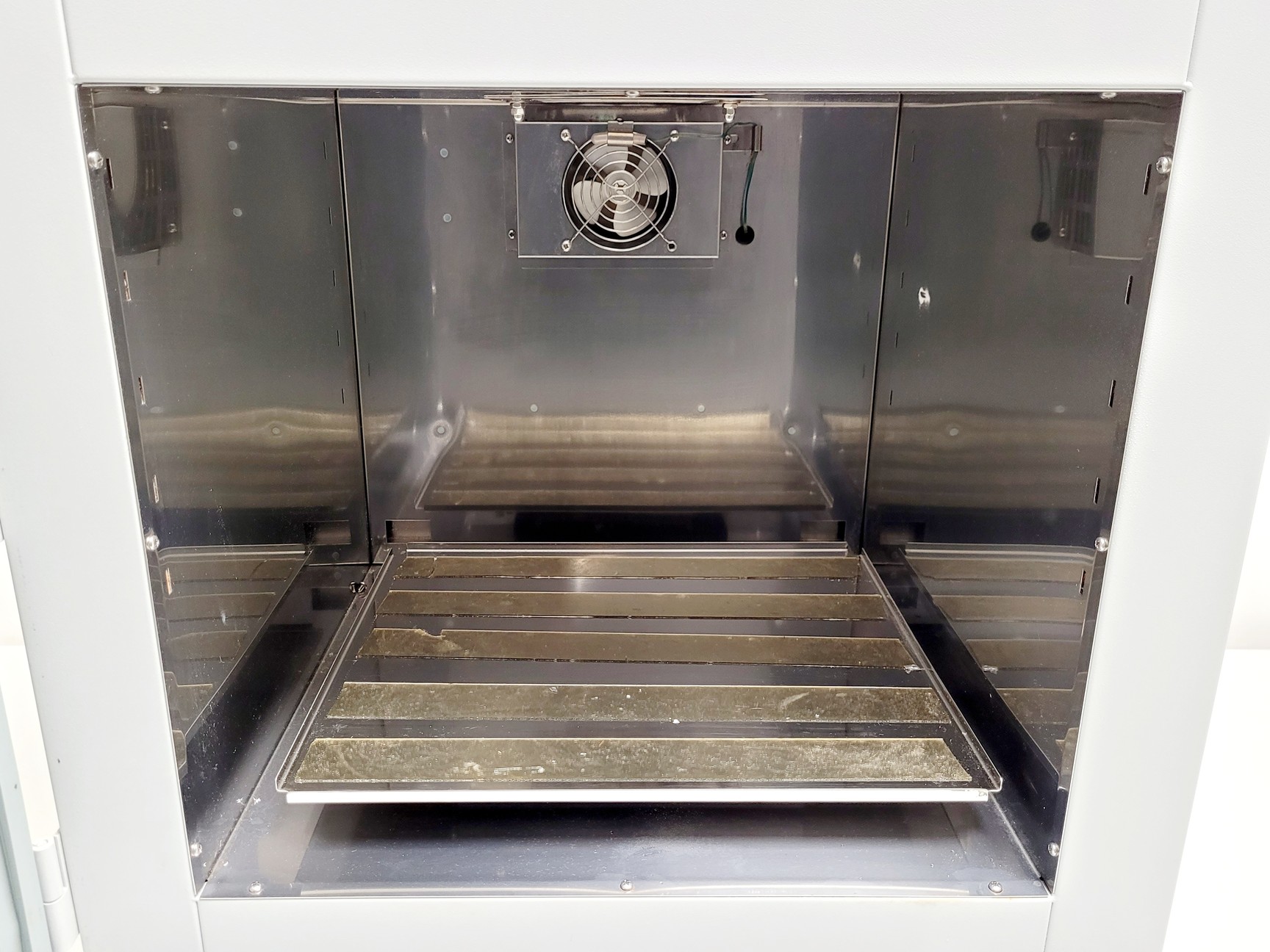 Image of LabNet Model 311DS Shaking Incubator Lab