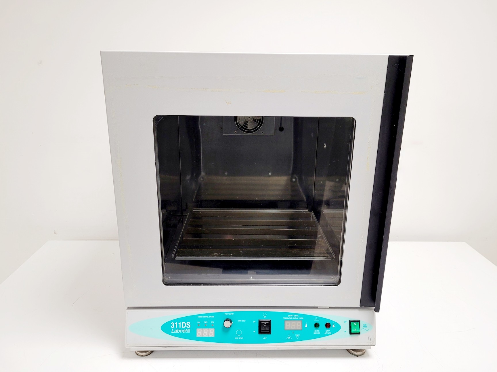 Image of LabNet Model 311DS Shaking Incubator Lab