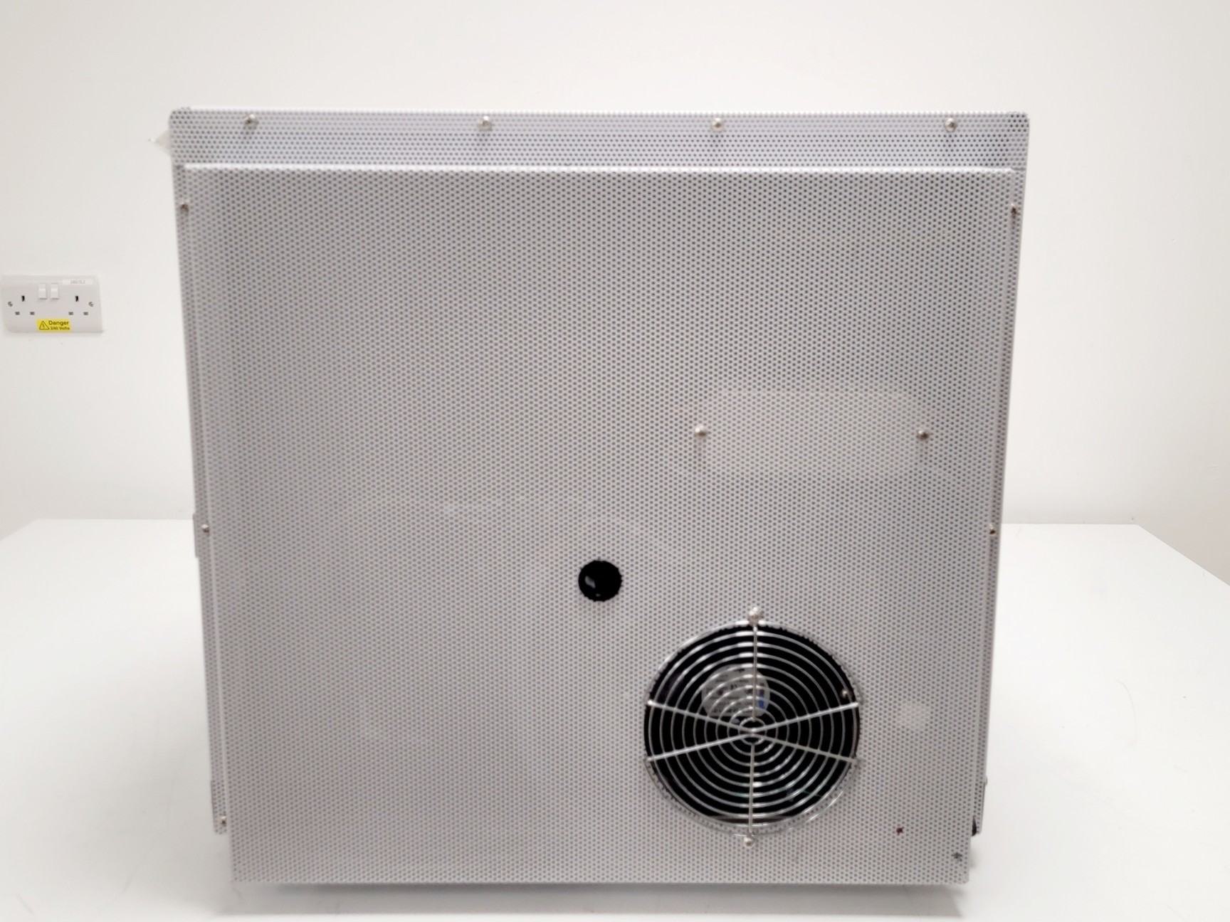 Image of Barnstead LabLine MaxQ 4000 E-Class Orbital Shaking Incubator Model SHKE4000-8CE