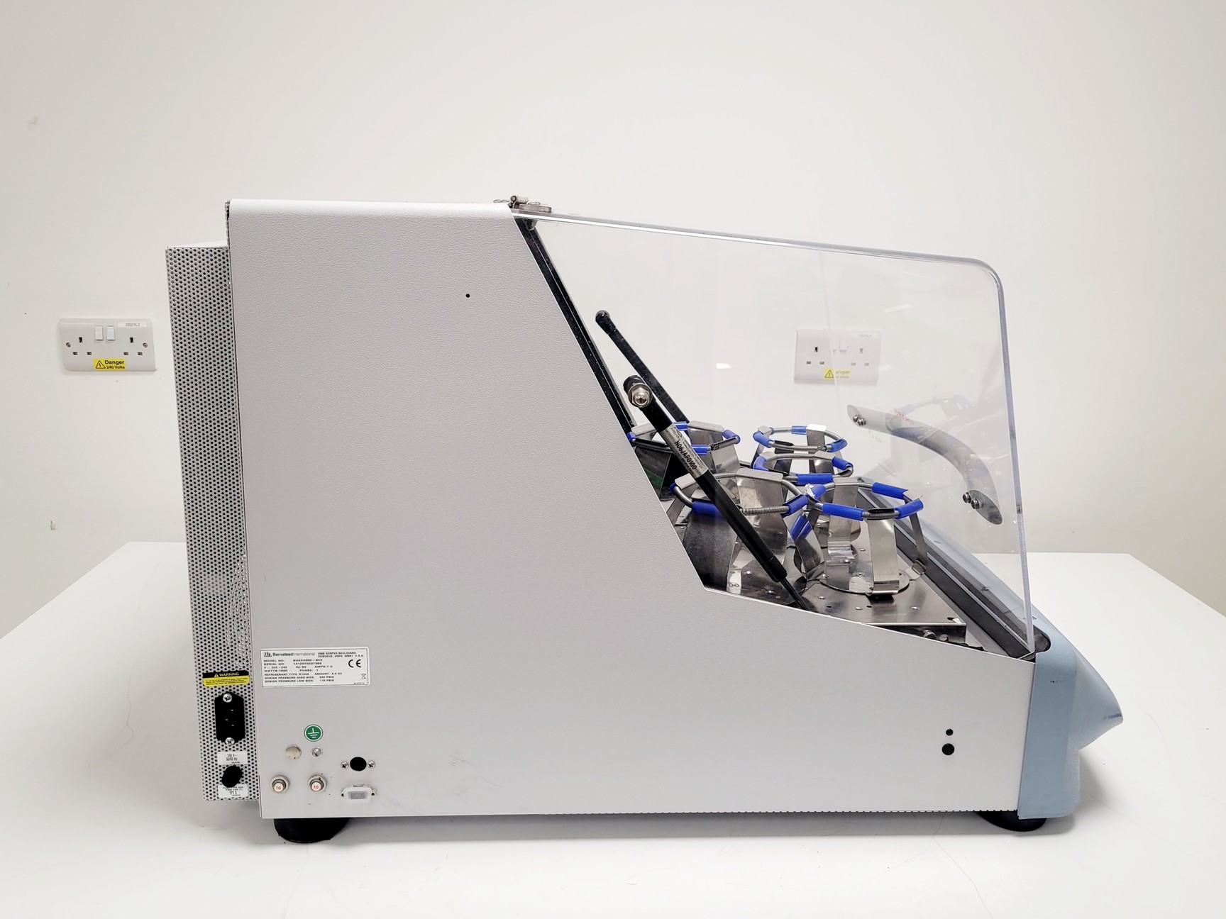Image of Barnstead LabLine MaxQ 4000 E-Class Orbital Shaking Incubator Model SHKE4000-8CE