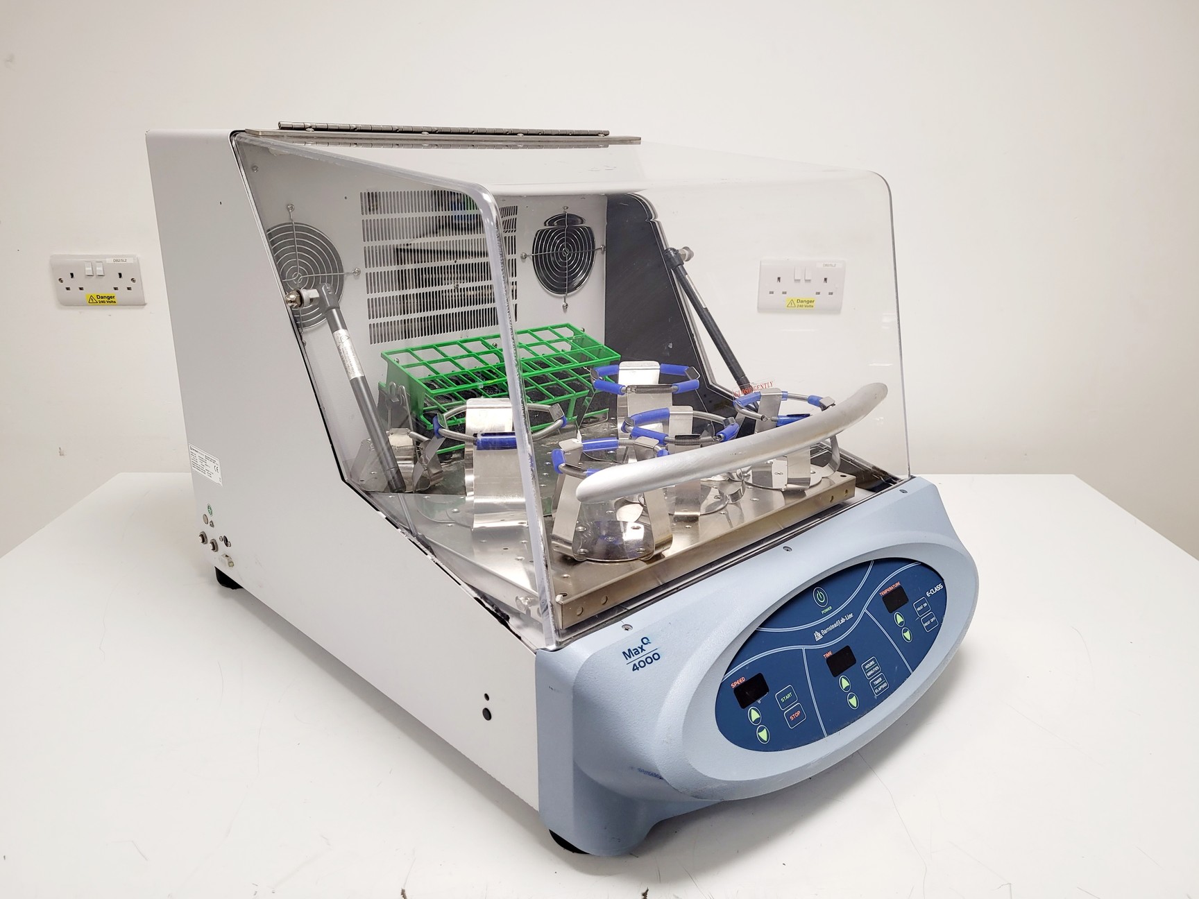 Image of Barnstead LabLine MaxQ 4000 E-Class Orbital Shaking Incubator Model SHKE4000-8CE