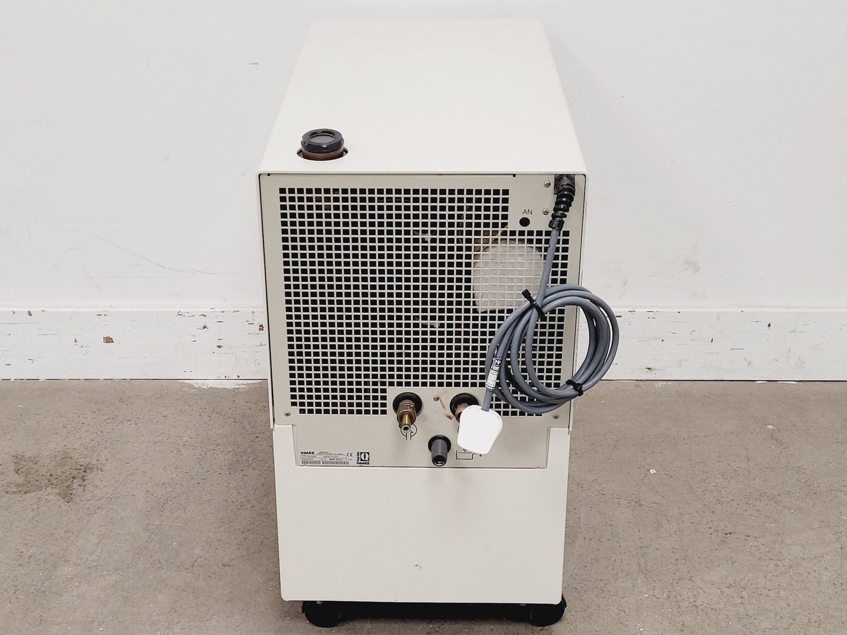 Image of HAAKE UWK 45 Refrigerating Circulating Thermostat Lab