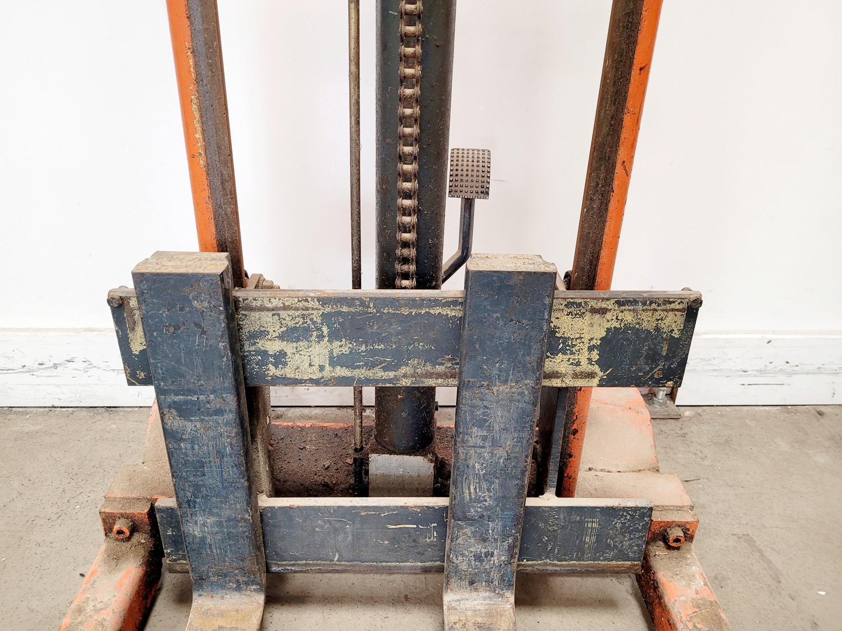Image of Hudswell Sherpa Model 300 Manual Hydraulic Lifter Stacker