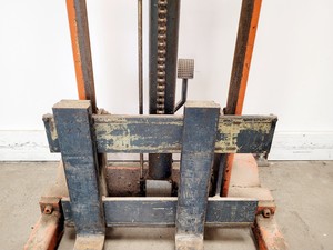 Thumbnail image of Hudswell Sherpa Model 300 Manual Hydraulic Lifter Stacker