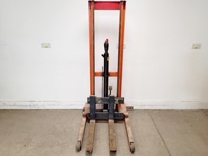 Thumbnail image of Hudswell Sherpa Model 300 Manual Hydraulic Lifter Stacker