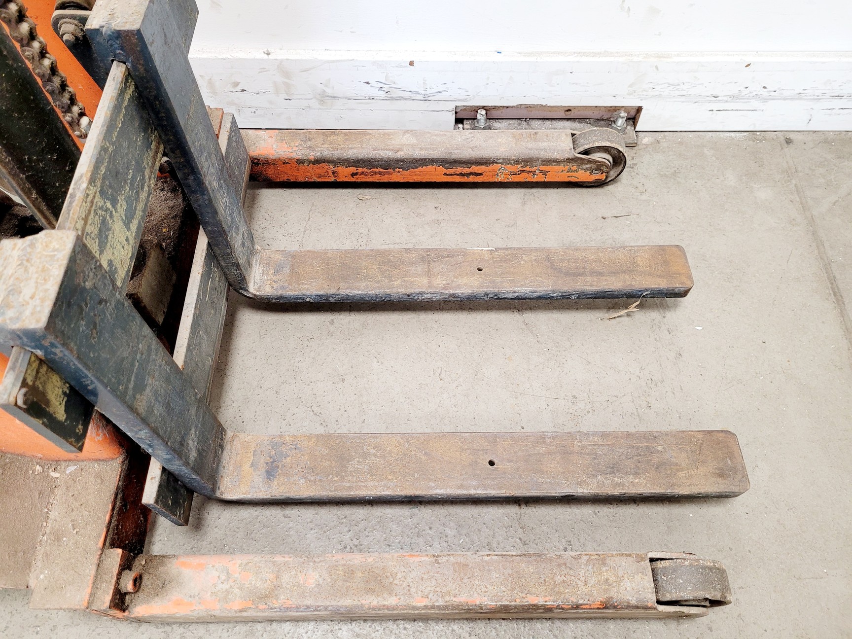 Image of Hudswell Sherpa Model 300 Manual Hydraulic Lifter Stacker