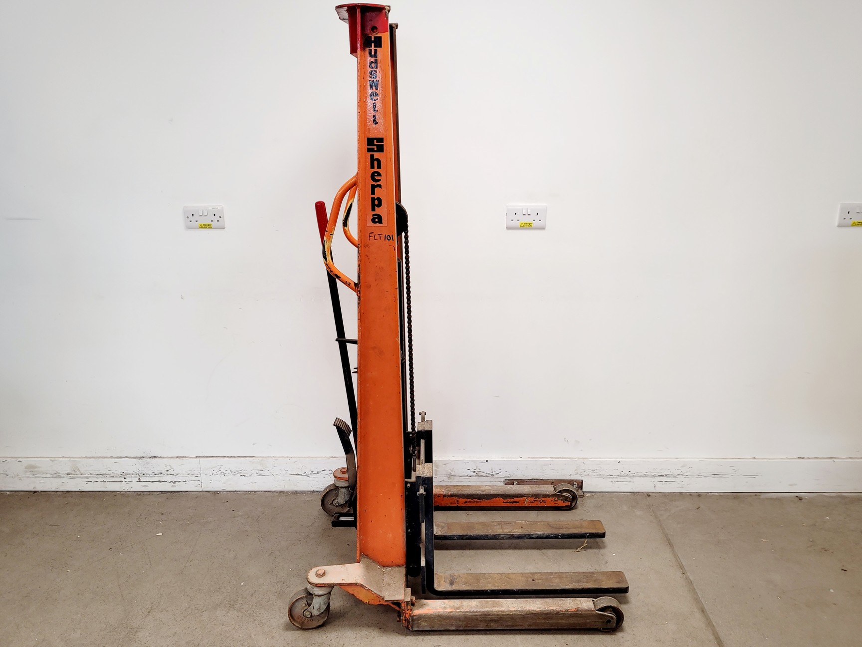 Image of Hudswell Sherpa Model 300 Manual Hydraulic Lifter Stacker