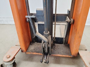 Thumbnail image of Hudswell Sherpa Model 300 Manual Hydraulic Lifter Stacker