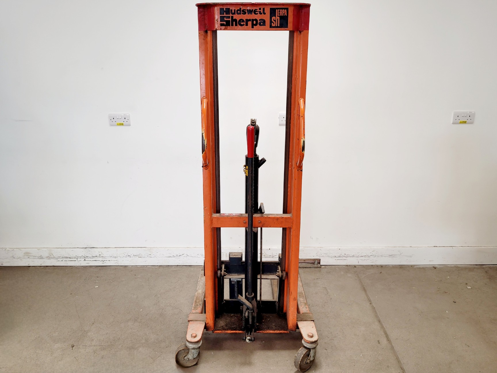 Image of Hudswell Sherpa Model 300 Manual Hydraulic Lifter Stacker