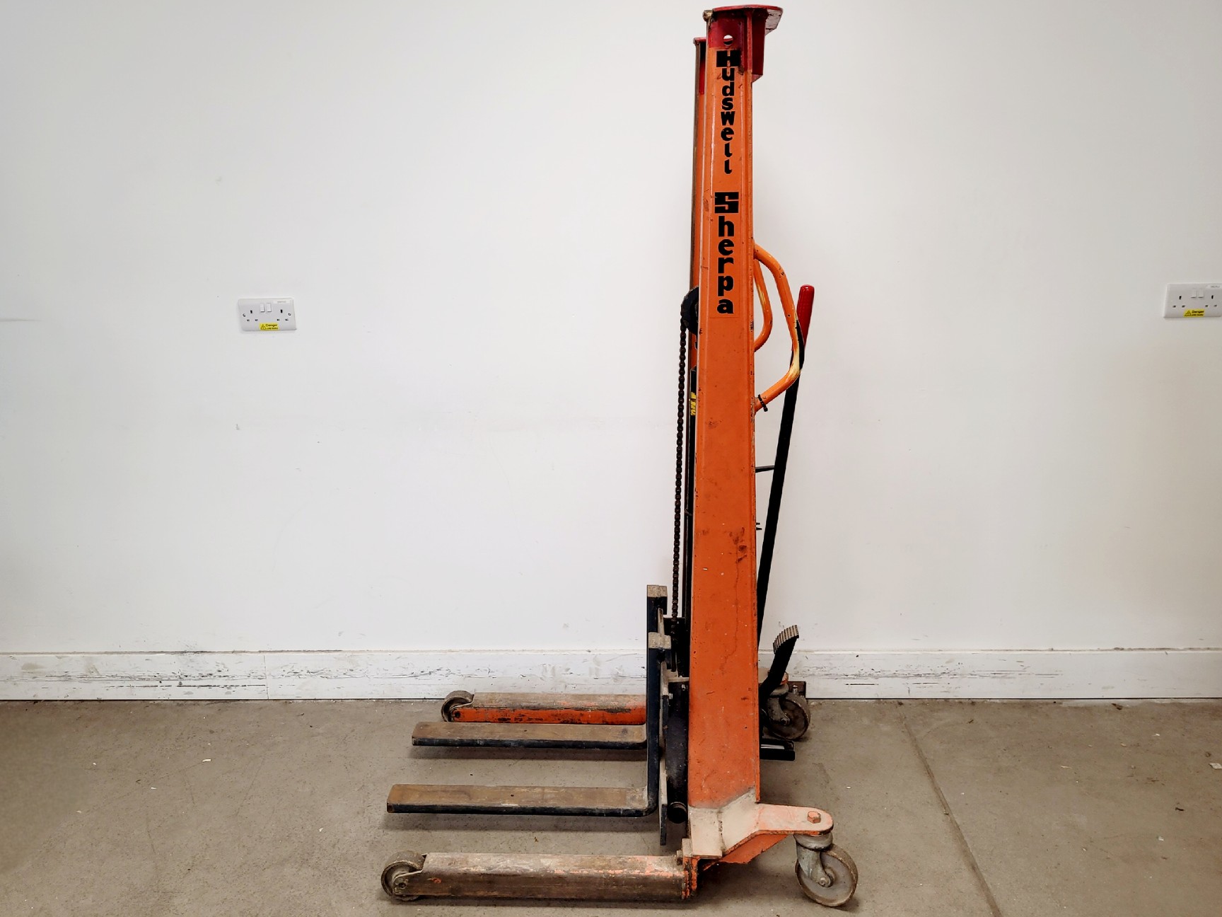 Image of Hudswell Sherpa Model 300 Manual Hydraulic Lifter Stacker