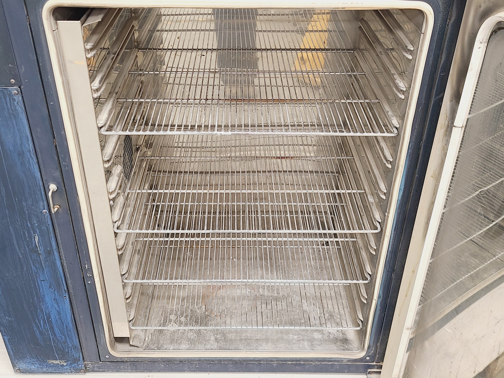 Image of Gallenkamp Oven 300 Plus Series 2181P 01