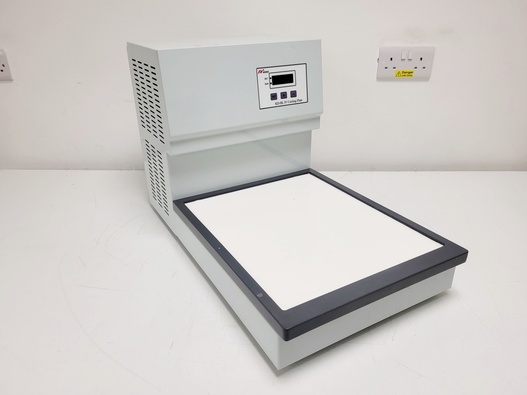Image of KEDEE KD-BM & BL Tissue Embedding & Cooling System Lab