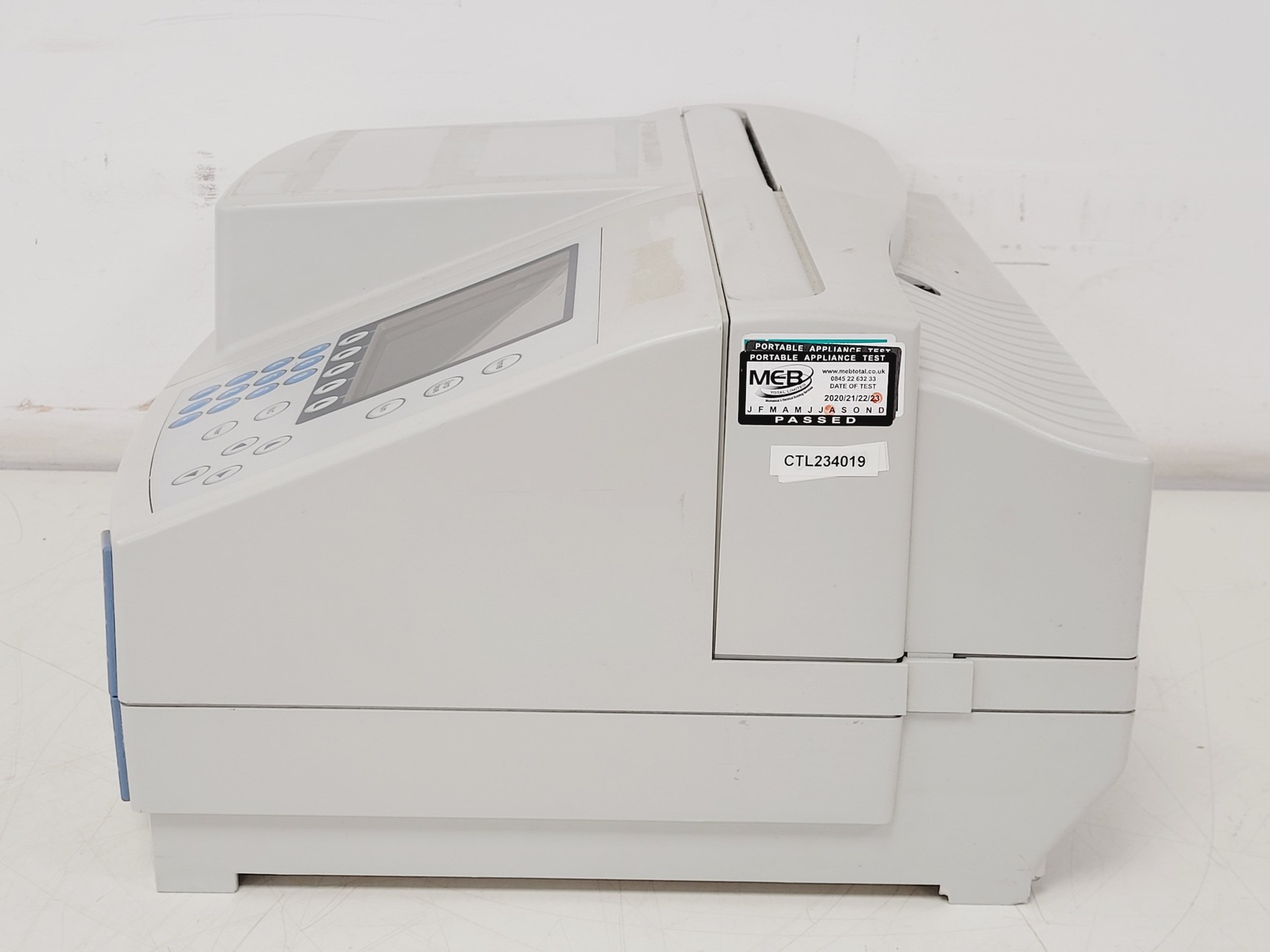 Image of Thermo Scientific Helios Omega UV-VIS Spectrophotometer Lab