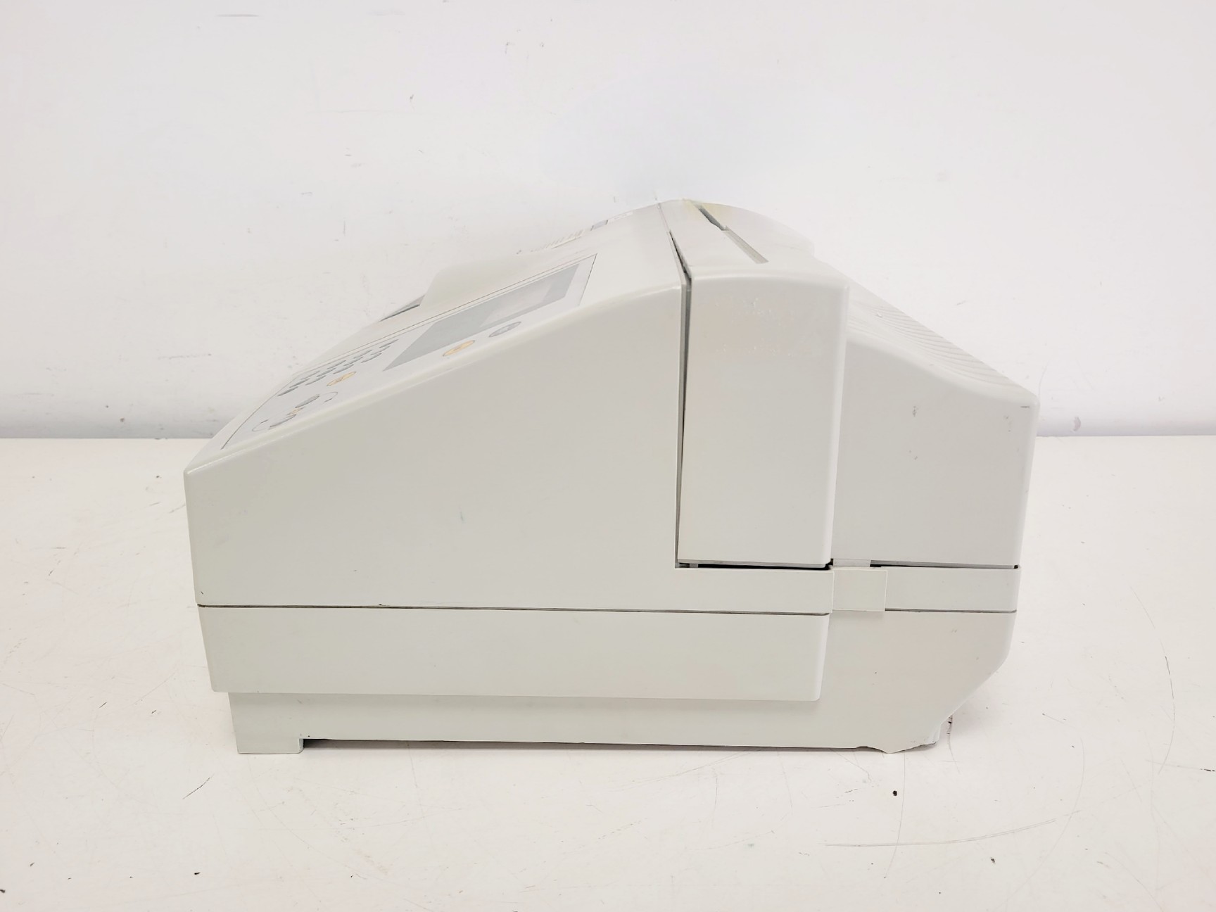 Image of Unicam Helios Gamma UV-VIS Spectrophotometer Lab