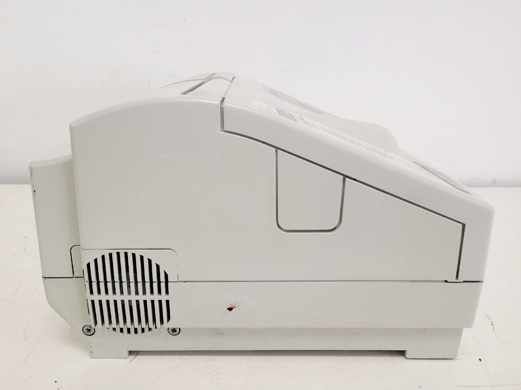 Image of Unicam Helios Gamma UV-VIS Spectrophotometer Lab