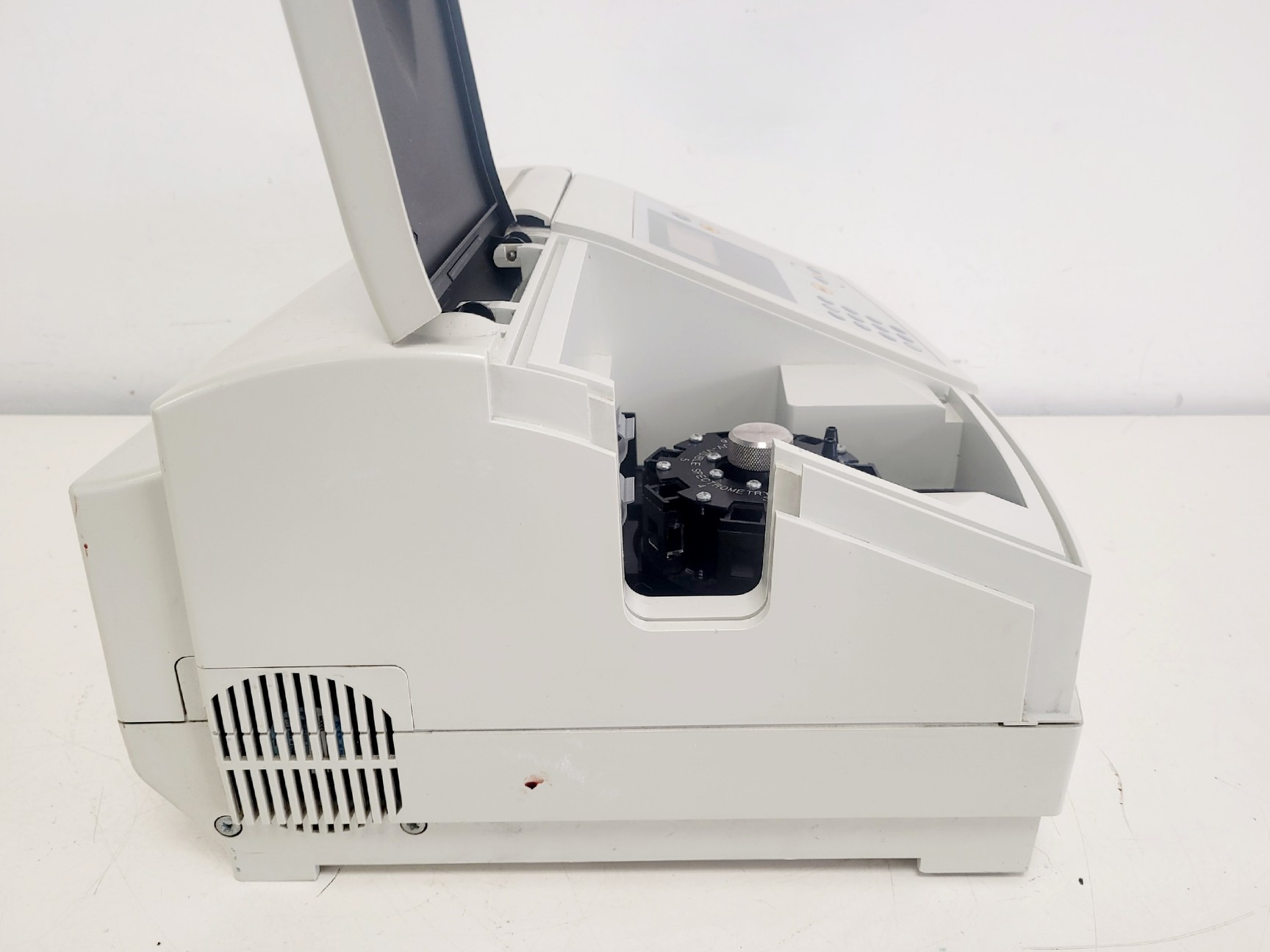 Image of Unicam Helios Gamma UV-VIS Spectrophotometer Lab
