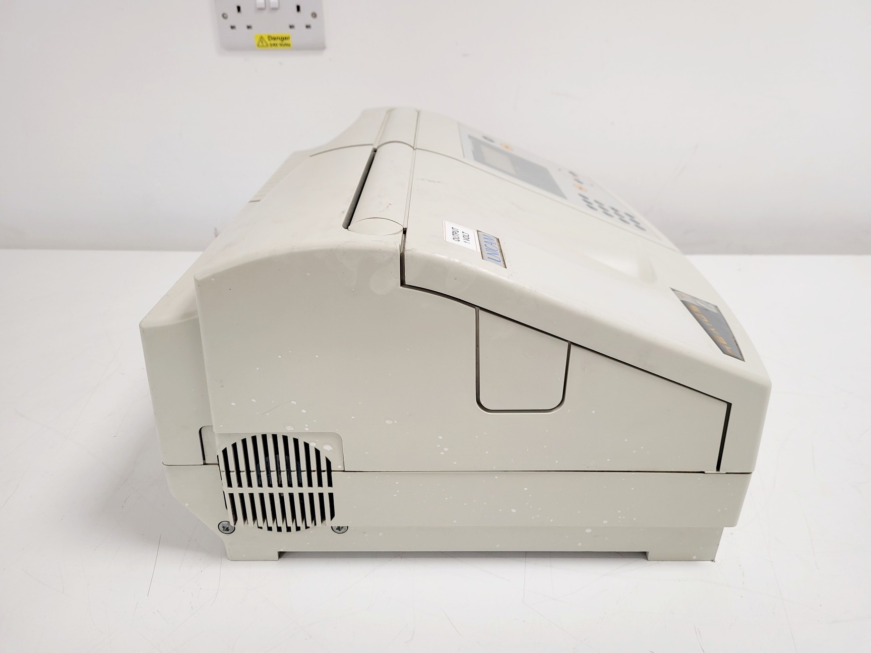 Image of Unicam Helios Gamma UV-VIS Spectrophotometer Lab