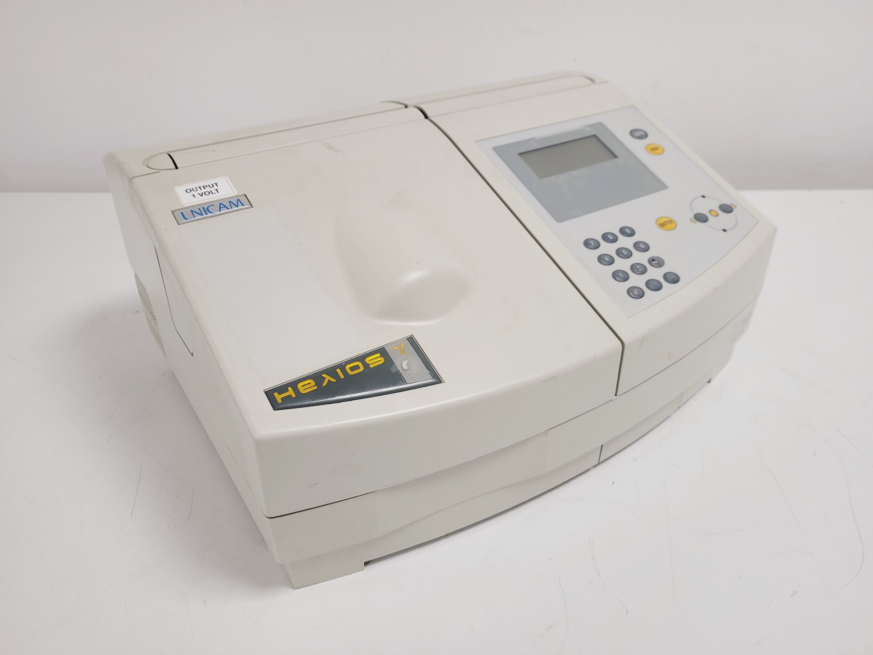 Image of Unicam Helios Gamma UV-VIS Spectrophotometer Lab